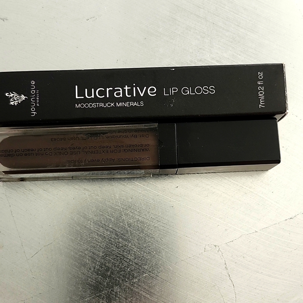 Young queen lip gloss. Lucky I free tester and new lip gloss